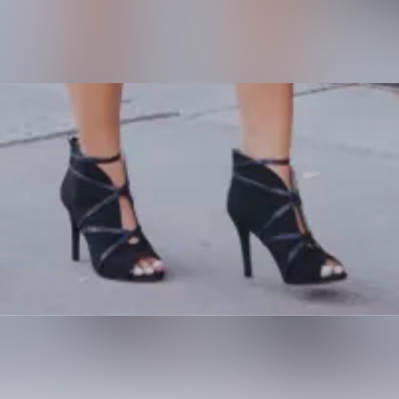 *NEW* Journee Collection Samara Bootie Black Size: 6 - Picture 11 of 14